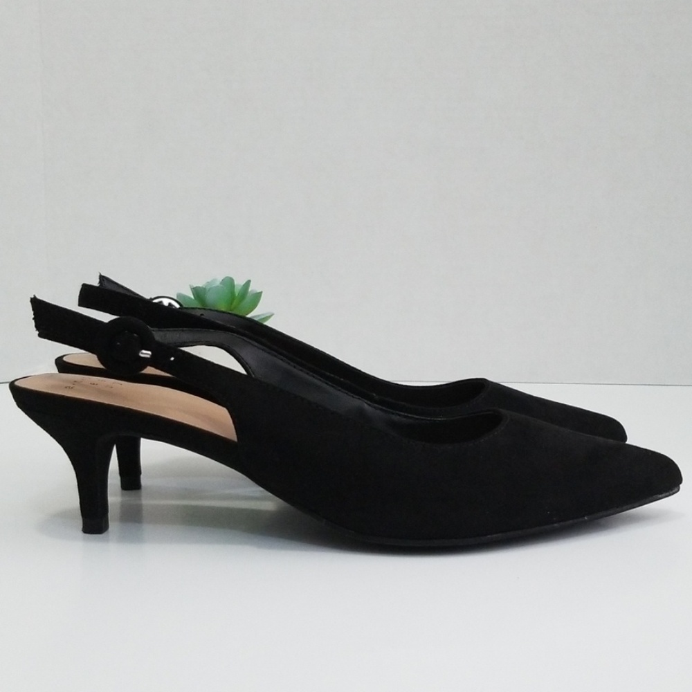 Shoes - Picture 2 of 6
